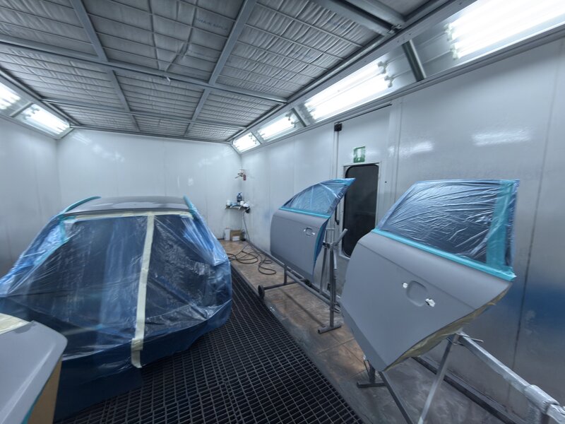 Voluntari (Metro) Hala echipata pentru service auto tinichigerie-vopsitorie